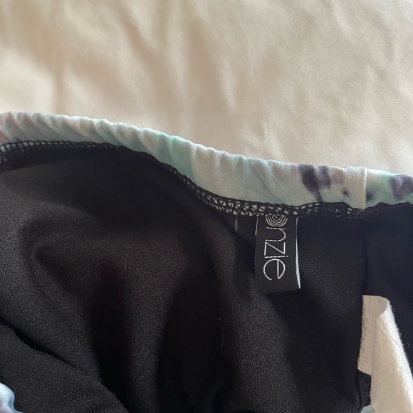 Onzie Strappy Sports Bra - Picture 3 of 4